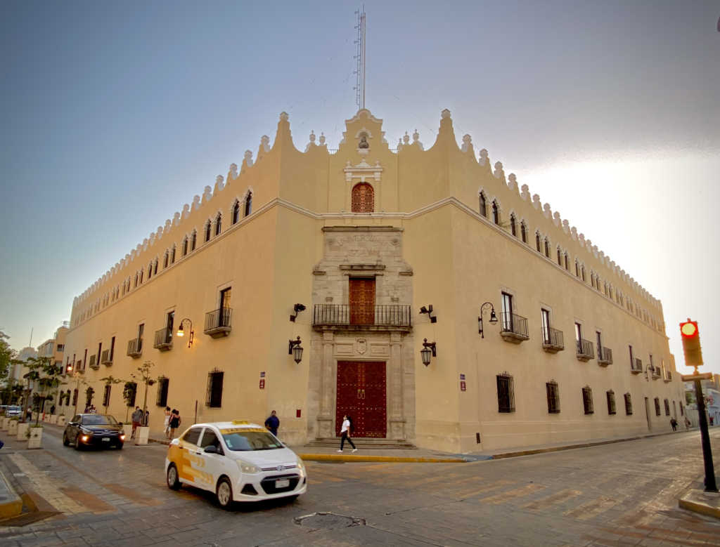 Universidad Autónoma De Yucatán, campus Sociales - Esmeralda Residencial
